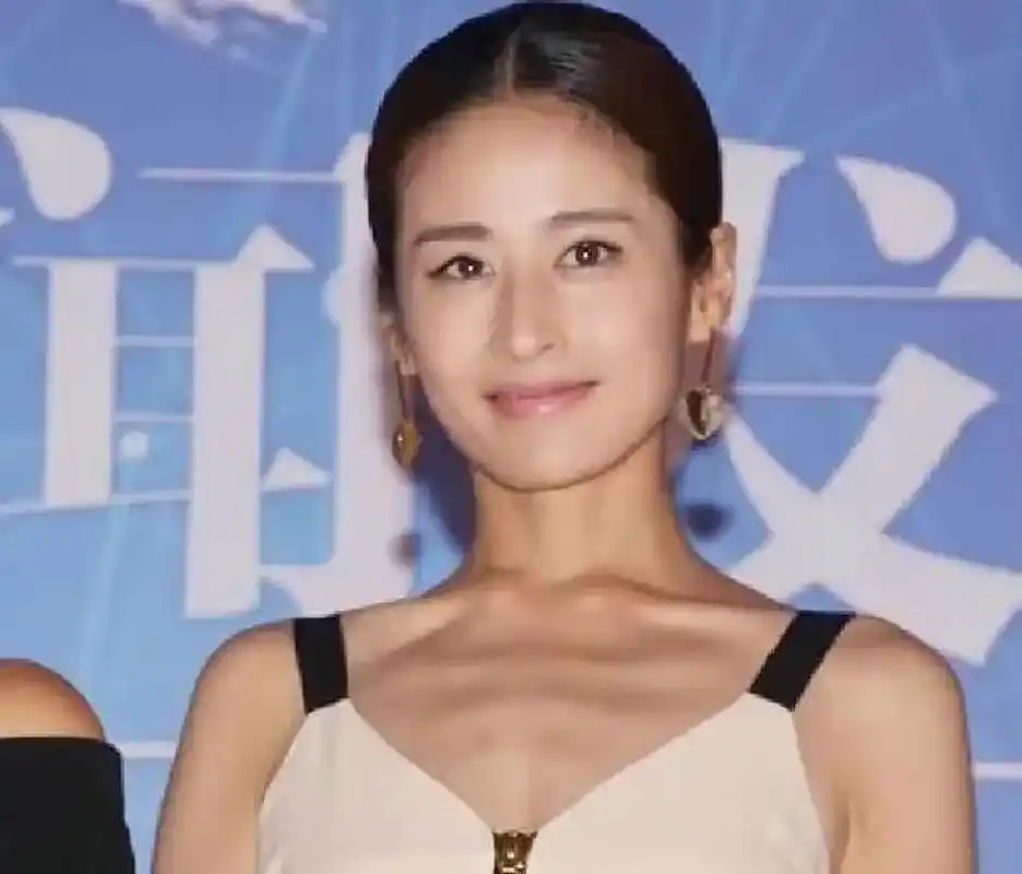 女明星的排骨胸,这真的好看吗?