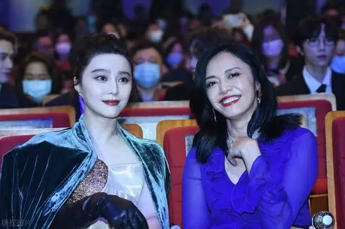 范冰冰姚晨同框奔四的年纪完全没有岁月感