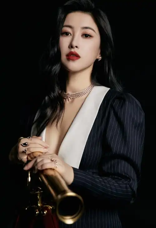 也很少演大女主,但是网友们对她的喜爱度依然非常高,女艺人演技派中也