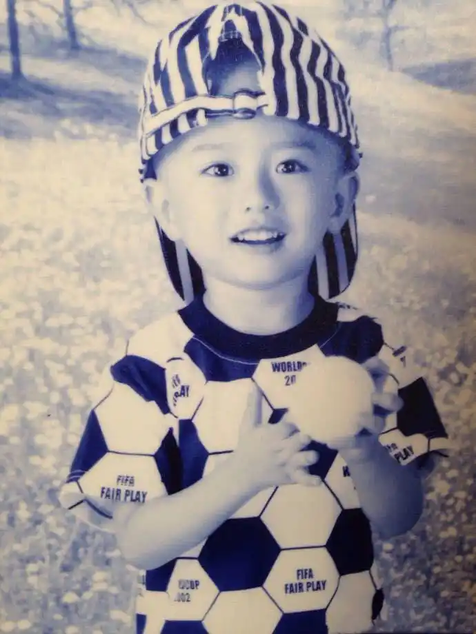 蔡徐坤小时候的童年照曝光 小葵的萌娃时代好可爱