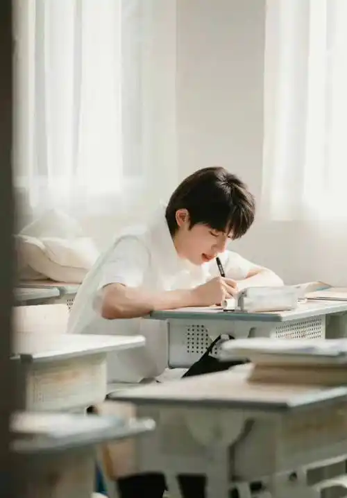 江苏五龙——刘耀文和宋亚轩就是理想中的白衣少年吧!