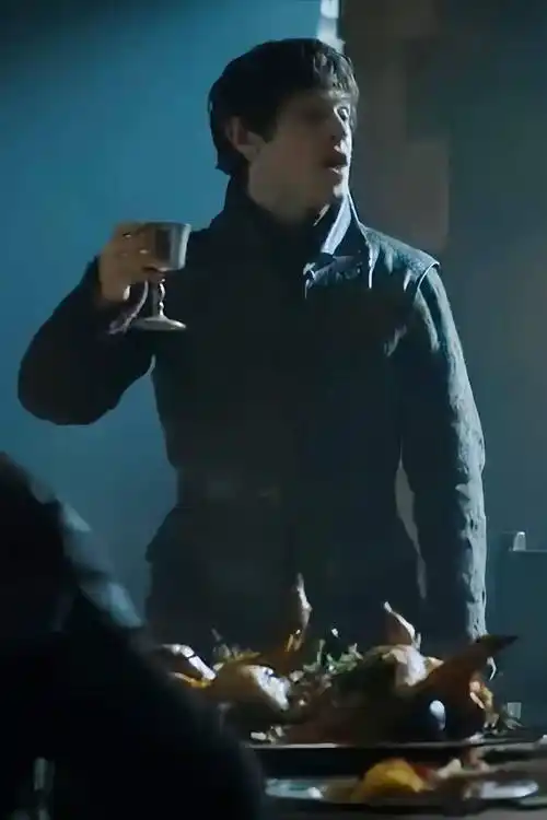 《权力的游戏》小剥皮的手段有多高明?拿捏史塔克,敲打铁群岛_家族_操