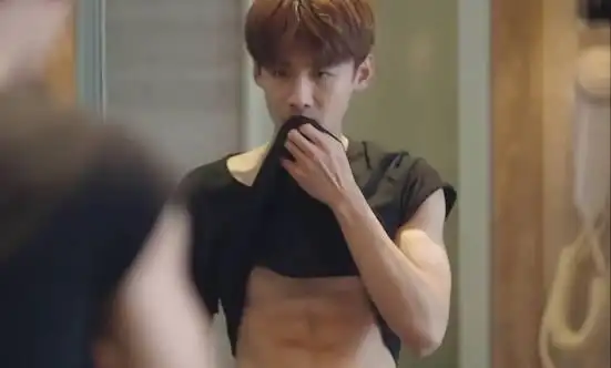 白敬亭太给力了,这肌肉线条好man,阳光少年变身肌肉型男