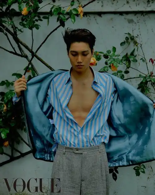 exo金钟仁画报演绎魅惑贵公子胸肌若隐若现散发荷尔蒙气息组图