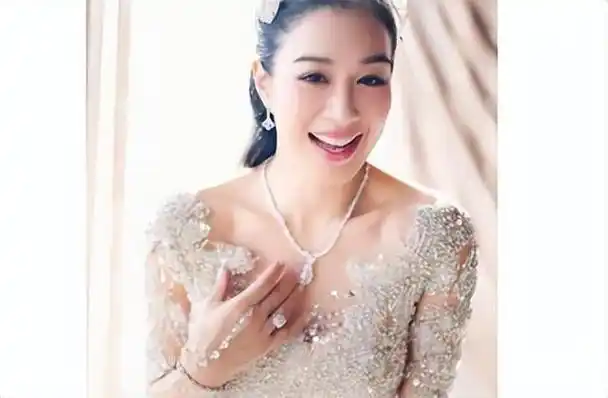 3段婚姻3个女儿51岁再为小12岁老公生四胎钟丽缇为啥这么拼