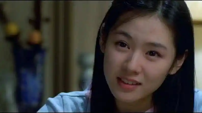 42岁孙艺珍罕见露面镂空上衣脚踩高跟鞋身材珠圆玉润有韵味