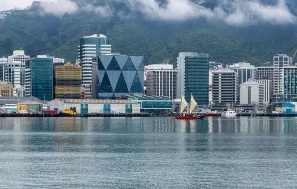 新西兰首都市议会惠灵顿每盏路灯都可能掉下来