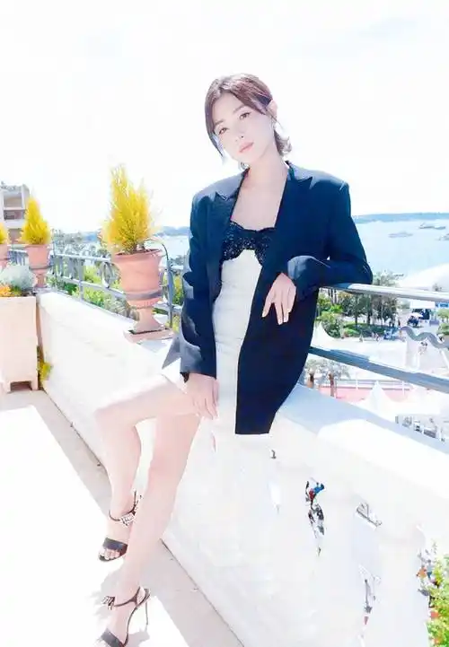 万茜升级版"亚洲蹲",看呆网友,美腿更是不输腿模_因为_身体_姐姐