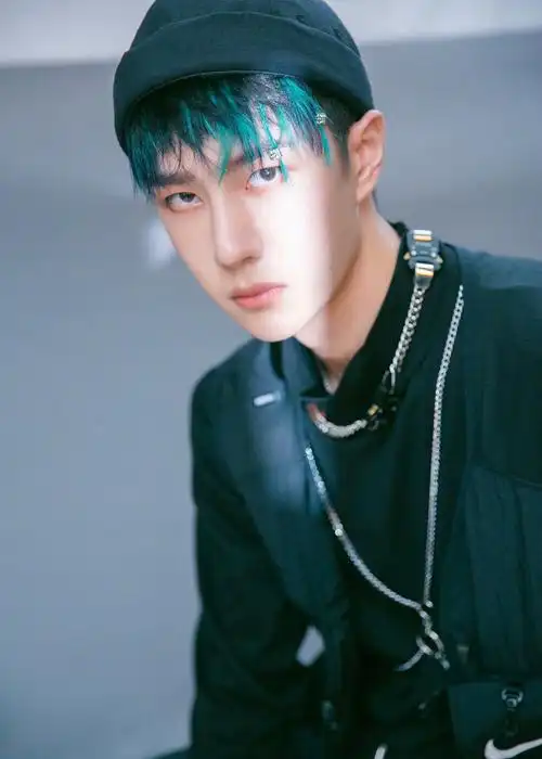 王一博,蓝绿色脏辫