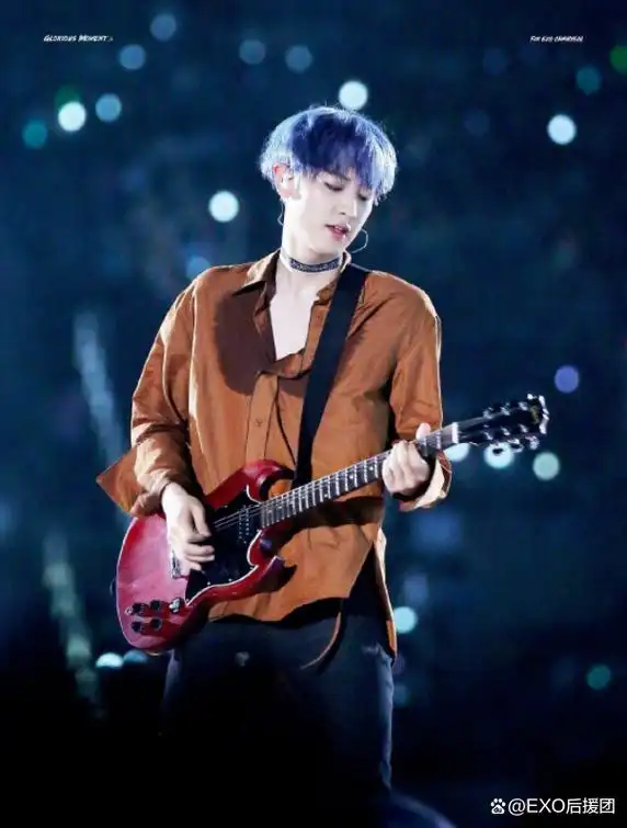 朴灿烈舞台抱吉他合集!粉丝:音乐小王子!