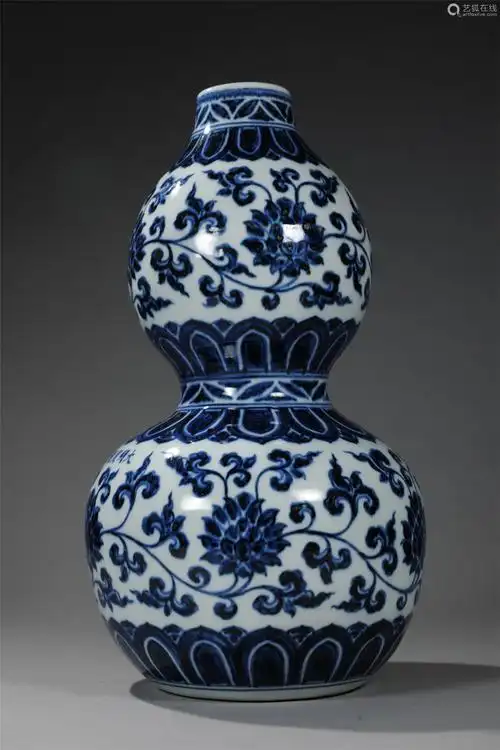 大明宣德青花缠枝纹葫芦瓶