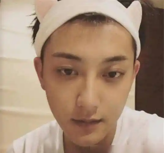 男星卸妆后样子,鹿晗沧桑,王俊凯油腻,看到杨洋不愧是军艺校草_大图