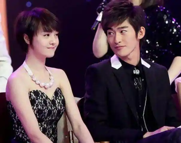 郑爽胡彦斌疑似假分手一切套路只为炒作新书双方得益