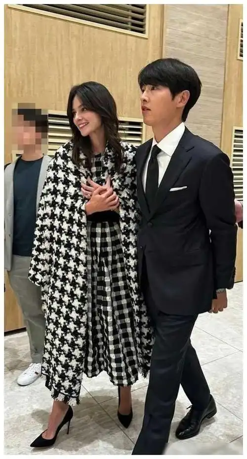 玄彬孙艺珍宋仲基凯蒂同台秀恩爱颜值盛宴