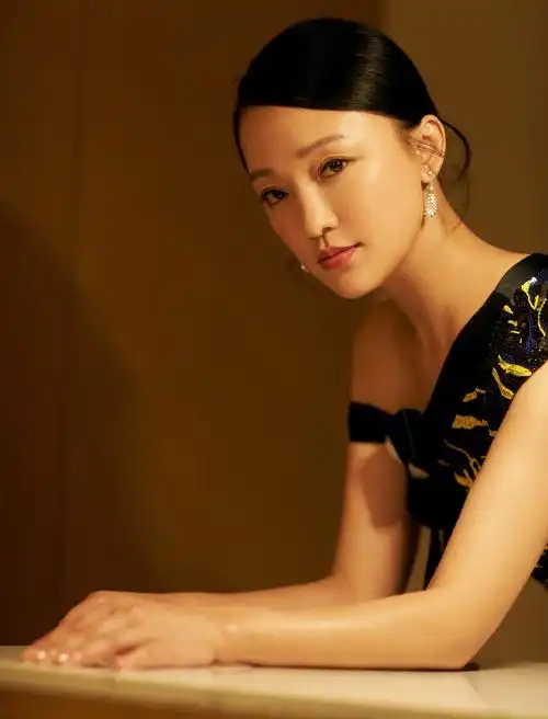 差超多?45岁周迅素颜照曝 众人直呼太离谱