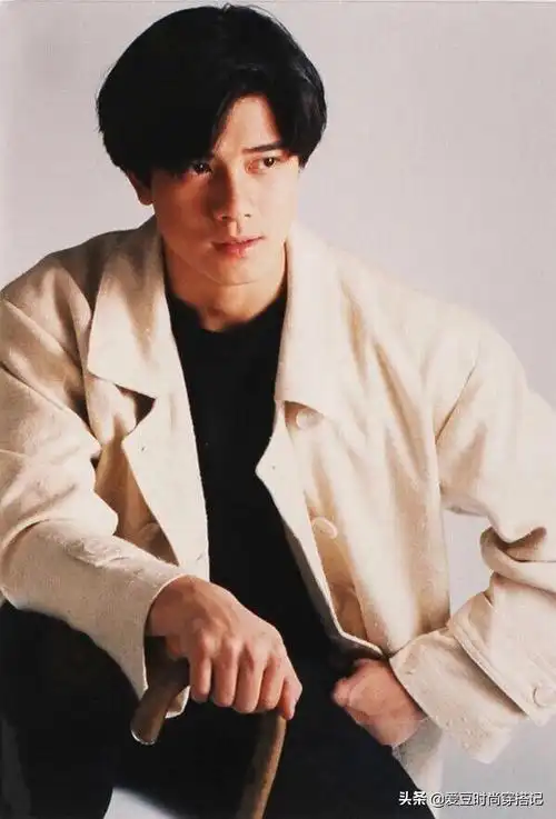 郭富城年轻时三七分配毛衣真帅,与妻子方媛压马路身高是"硬伤"