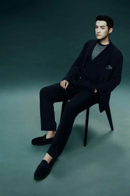 giorgio armani 全球形象代言人胡歌演绎 2025 春夏系列广告大片