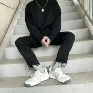 由美头网整理发布,男生头像频道提供更多与骚,骚气,污相关的头像图片