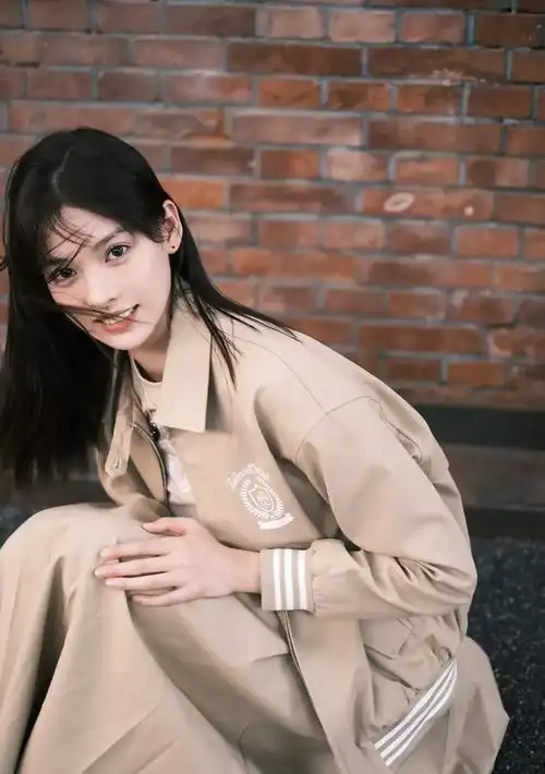 张艺上毛绒碎花短裙写真|网红|模特_网易订阅