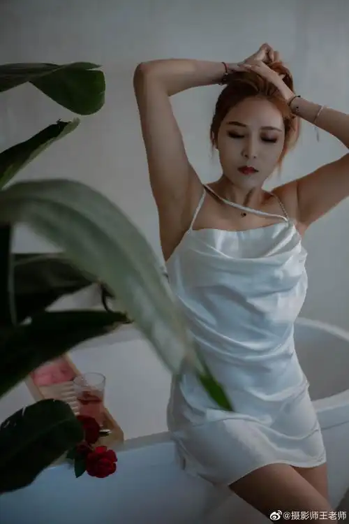 南京知名摄影师王老师作品"少女写真纯欲风浴缸照"欣赏,这.