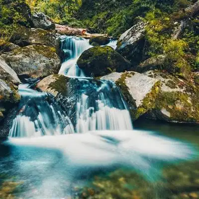 微信头像瀑布山水风景招财图片大全