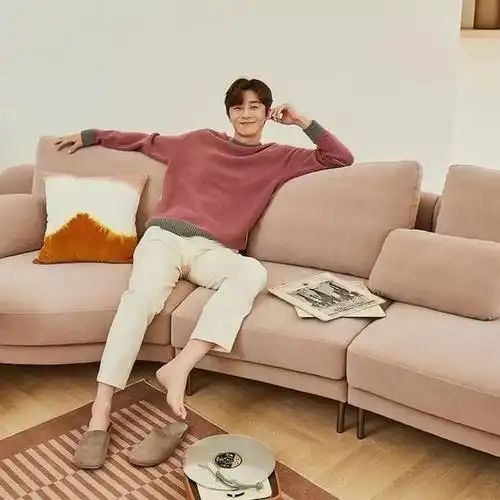 【世界观news讯】韩星朴叙俊3日被韩媒拍到现身机场,全身包得密不透风