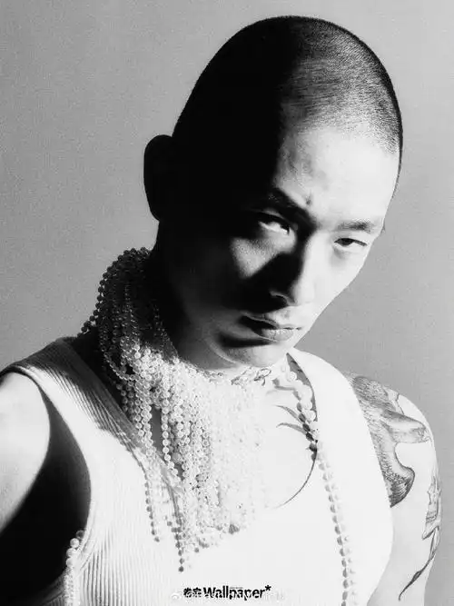 《wallpaper*卷宗》三月刊集结中日韩三国最具代表性的男模—@赵磊