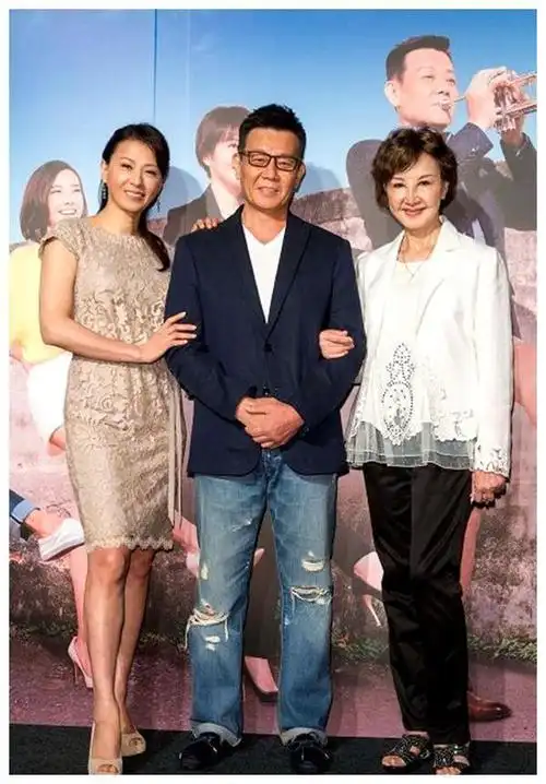 回顾寇世勋:俩媳妇楼上楼下住,三个人生活27年,生活又美又痛苦