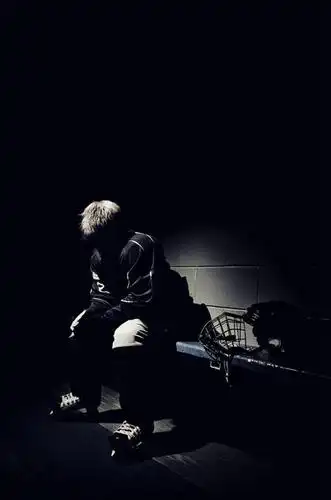 帽子,欧洲,欧洲人,仅一个男性,仅一个人,握,阴影,服装,反射,头盔,影子