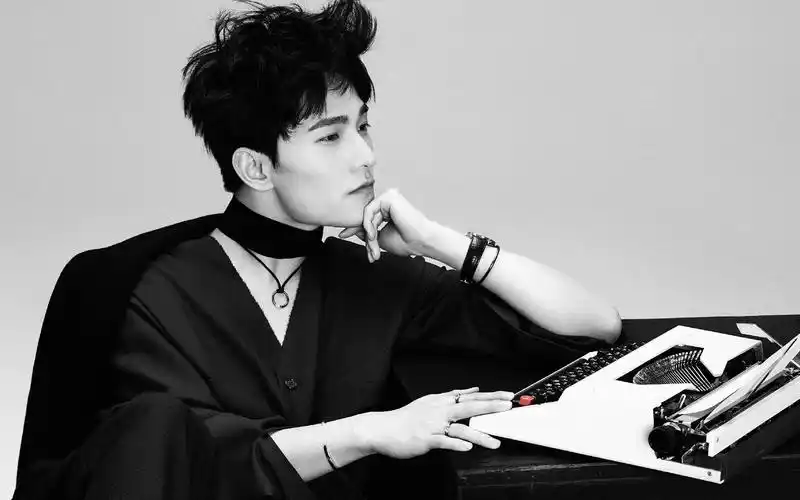 桌面壁纸 明星图片 > 正文  本文 超帅男神杨洋电脑壁纸_莫名其妙的被