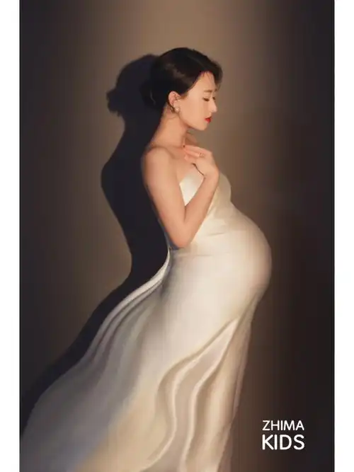 分享一组高级感十足的孕照孕妈妈看过来02