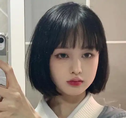 女生圆脸适合什么短发(4款显脸小又可爱短发)