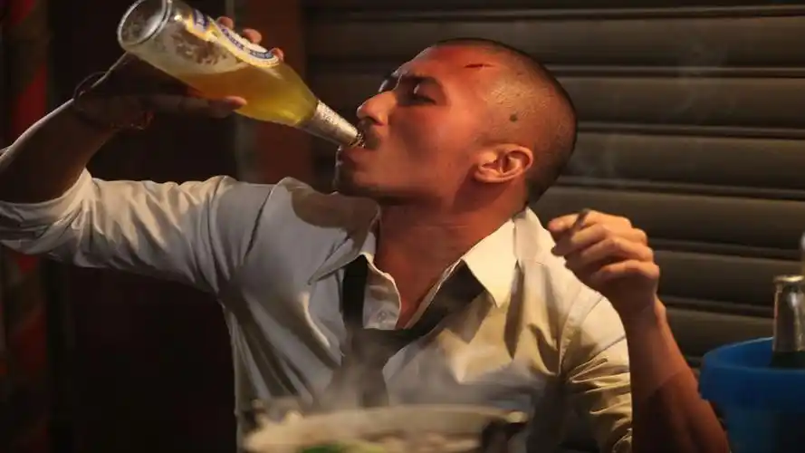 2010年,由林超贤执导,谢霆锋,张家辉主演的警匪动作电影《线人》上映