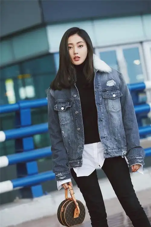 张天爱是懂"穿搭"的!风格切换自然,走机场秒变私人时装秀