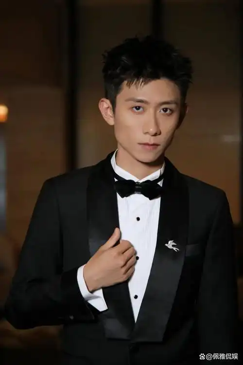 2米13的易建联和1米76的张一山站在一起,我才明白,身高多重要