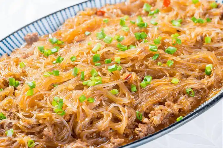 蚂蚁上树粉丝泡软后不可直接下锅掌握一个窍门不坨不粘锅