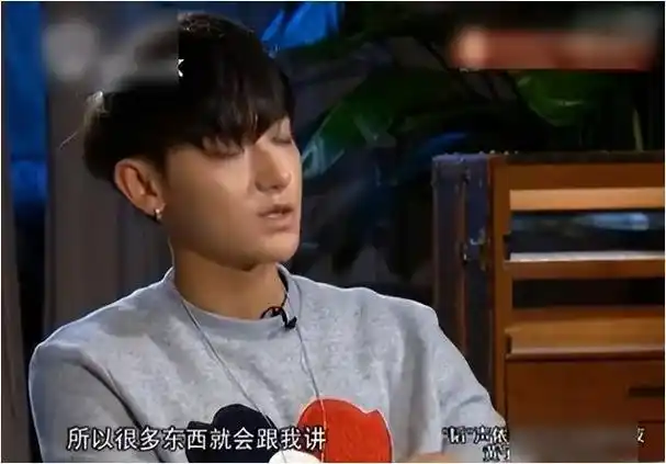 黄子韬情义深重成名后不忘聋哑发小暖心之举感动人心