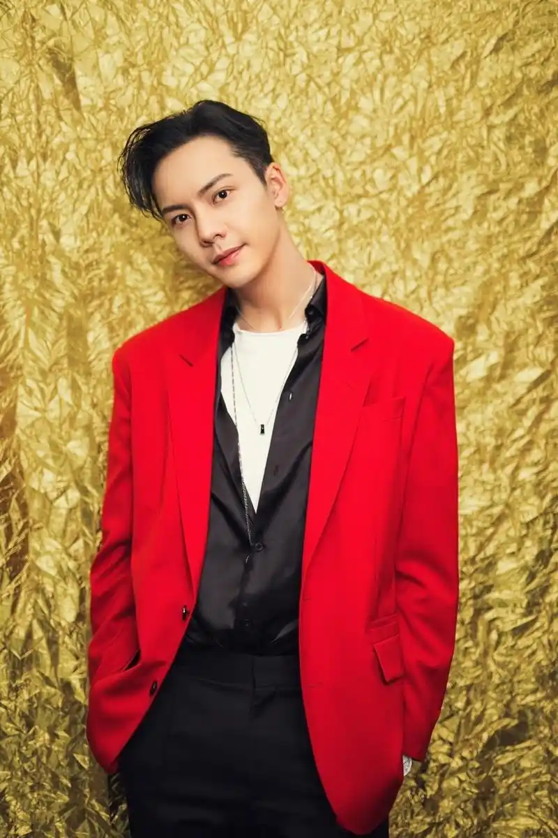 跟随陈伟霆 解锁2018全新的一年,预祝大家新的一年狗年大吉,万事如意