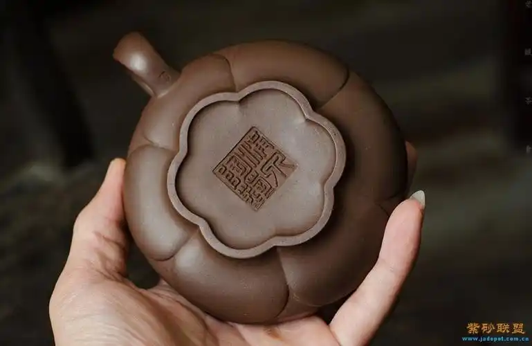 六瓣春花壶 范洪泉作品 - 【百家争鸣】 - 宜兴紫砂爱好者联盟