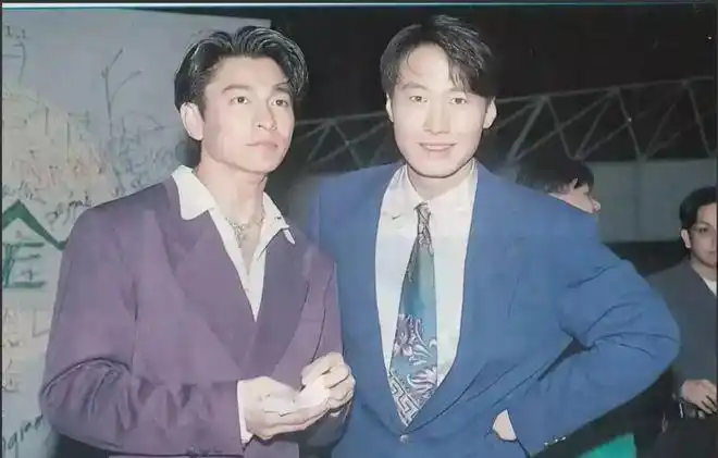 可能是角度的问题,刘德华看起来要更帅一点