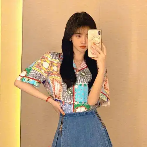 鞠婧祎分享日常美照非主流四宫格年代久远美貌却持续在线