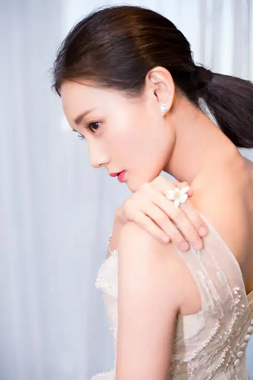 李一桐侧颜杀返回搜狐,查看更多