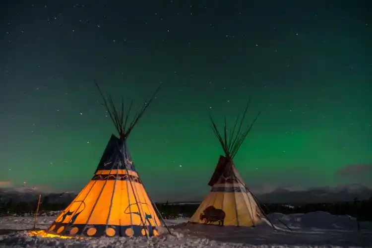 加拿大育空地区白马镇北极光欧若拉