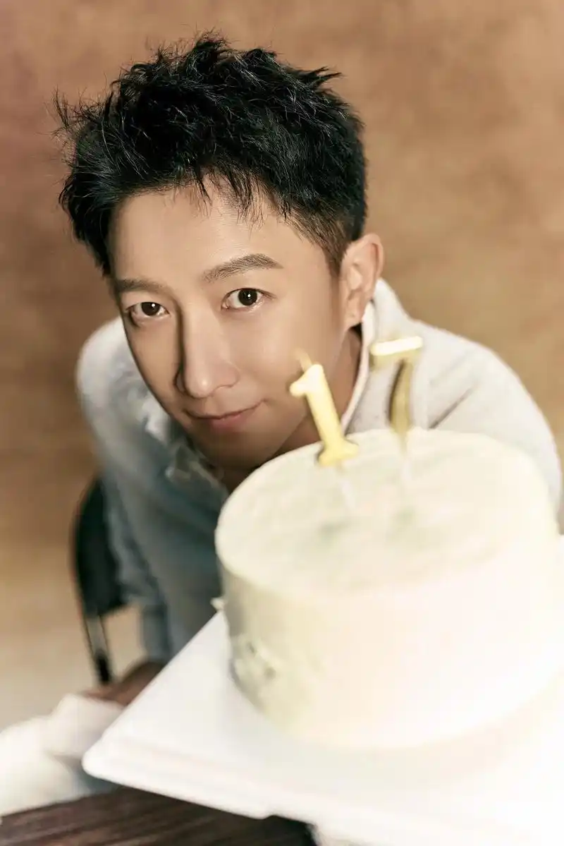 韩庚出道17周年温暖大片 当爱笑的大男孩成熟之后就是温暖的 - 抖音