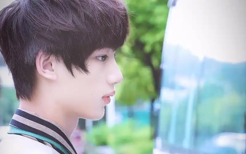 丁程鑫 告诉你们一个秘密,闭着眼睛是没办法微笑的哦