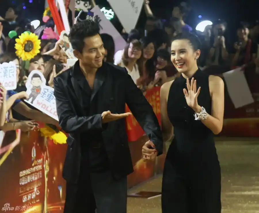 宋佳钟汉良携手走红毯合作十年再聚首