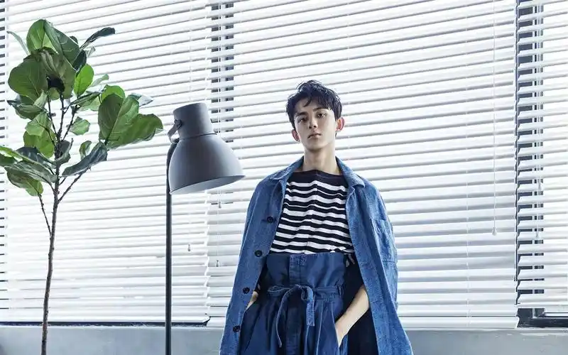 鬼马少年吴磊帅气壁纸_人气小鲜肉吴磊