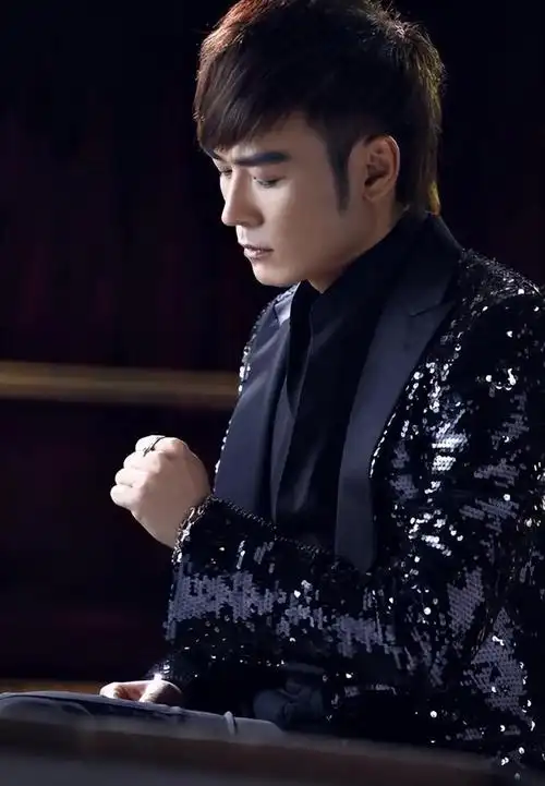 也许人生的转折点总是让人措手不及,焦恩俊的感情之路也许并不如他所