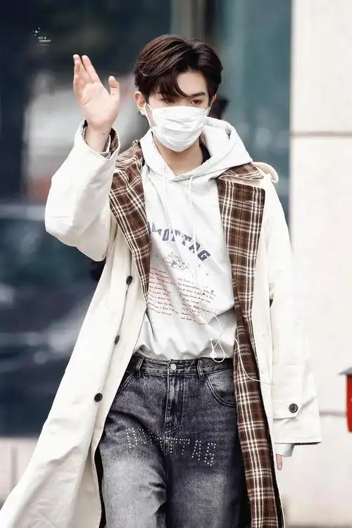 justin黄明昊上班私服穿搭摩登时尚复古街头