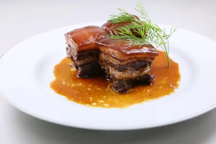 食物肉类新鲜红烧肉红烧猪肉精致摆盘